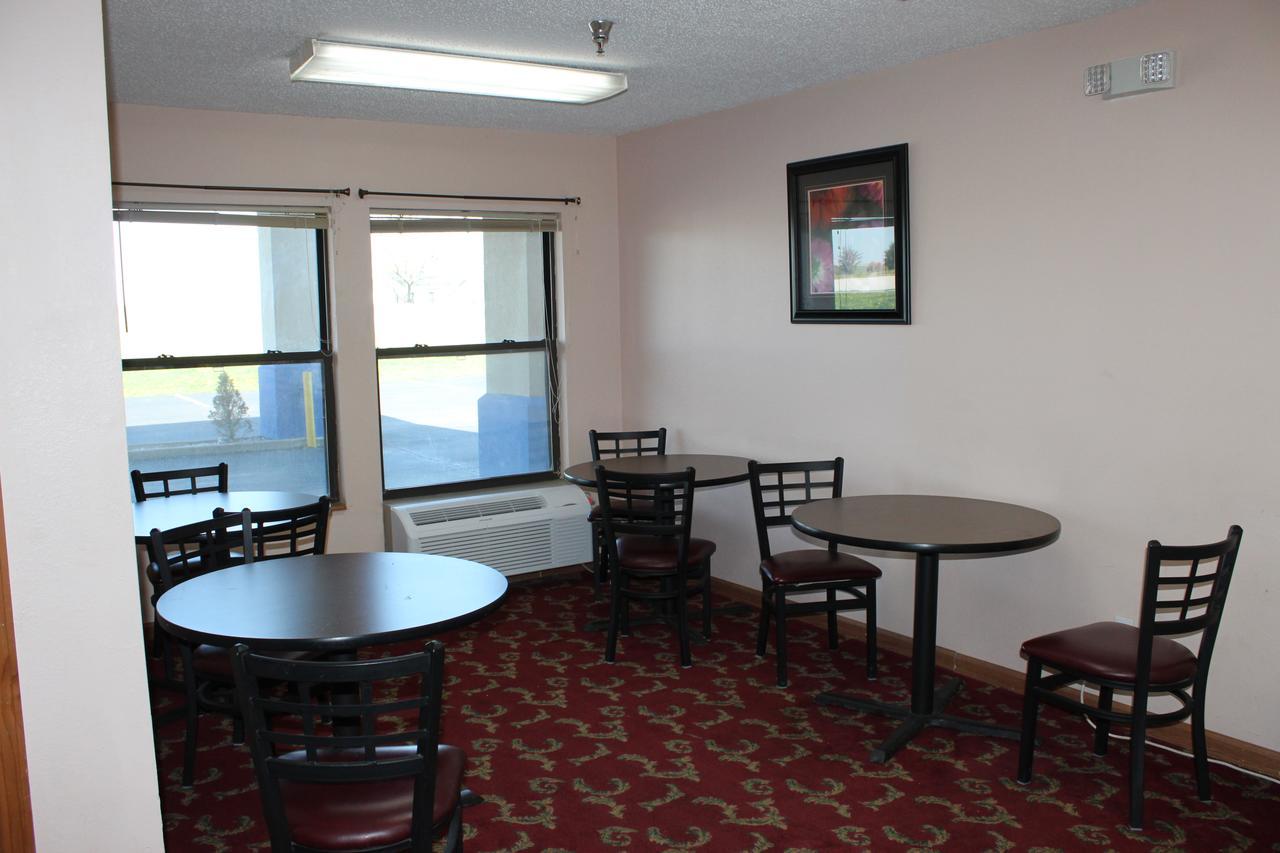 Super 8 By Wyndham Hotel 2*