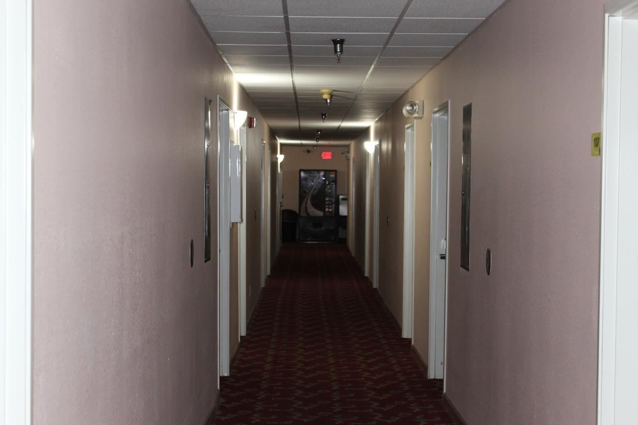 Super 8 By Wyndham Hotel