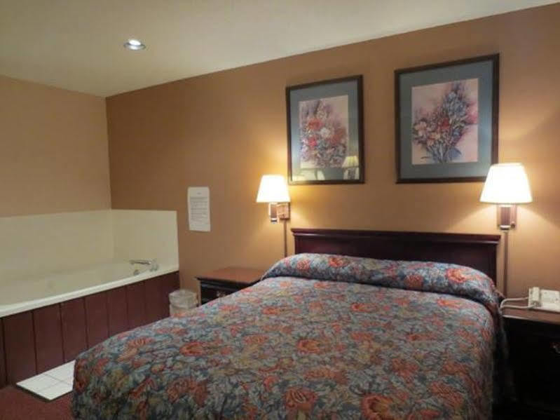 Super 8 By Wyndham Hotel 2*