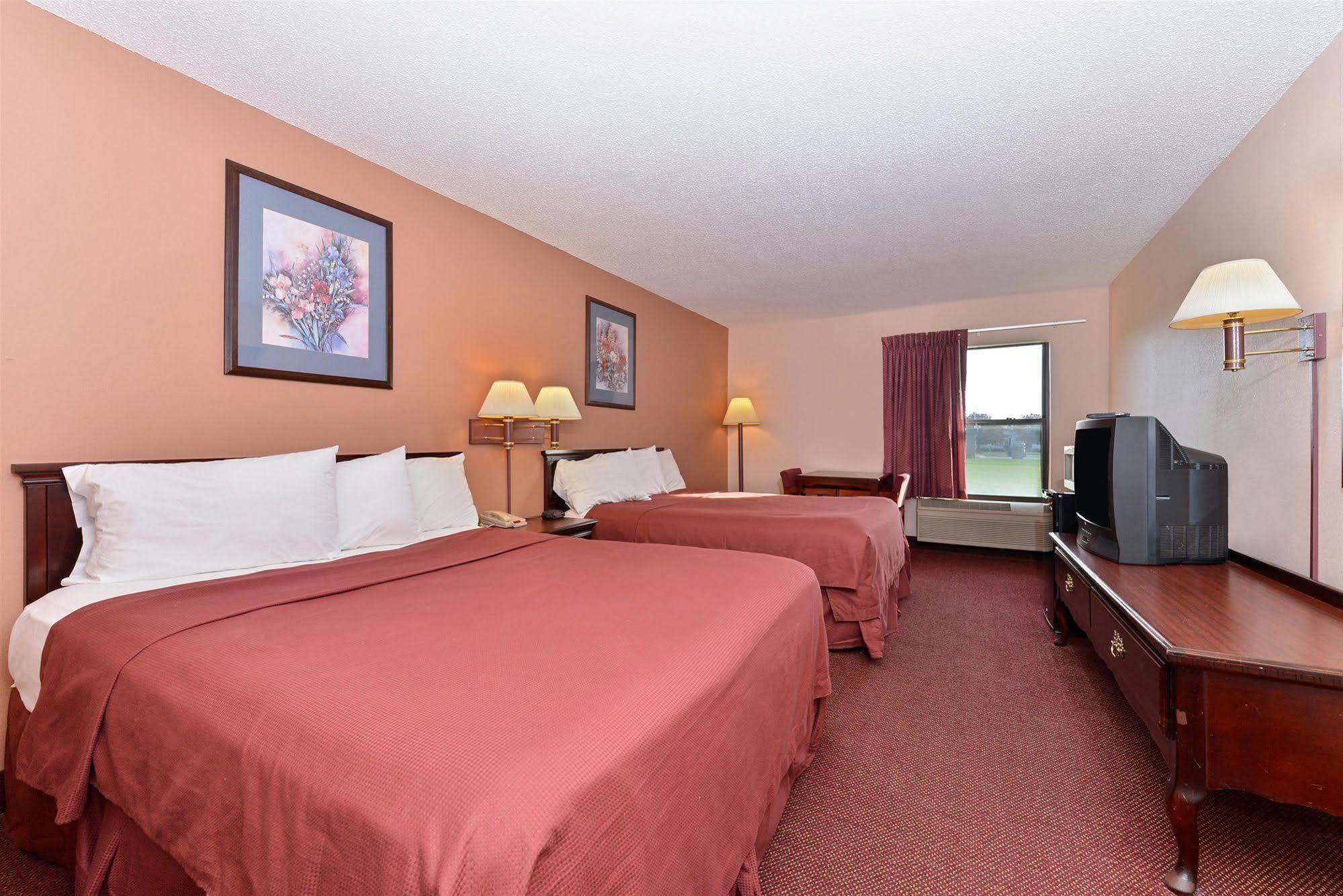 Super 8 By Wyndham Hotel